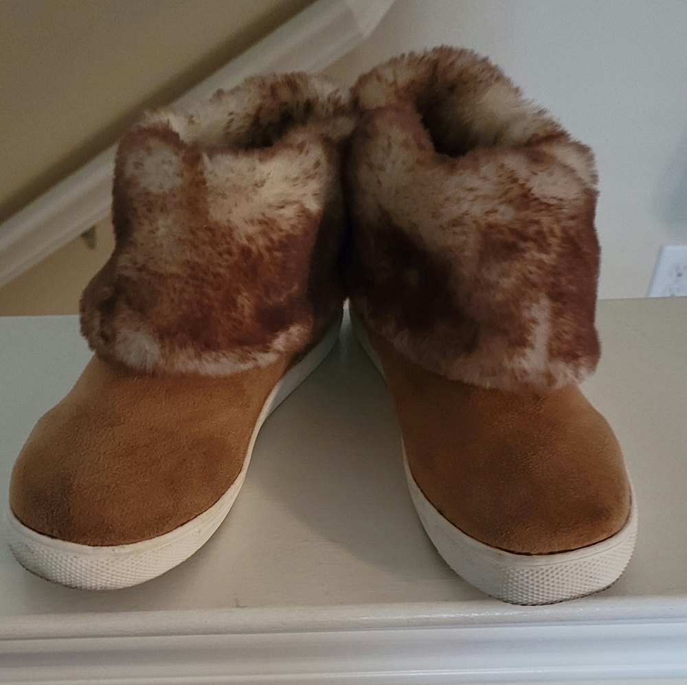 EXCELLENT CONDITION!! GIRL'S SUEDE & FUR BOOTS